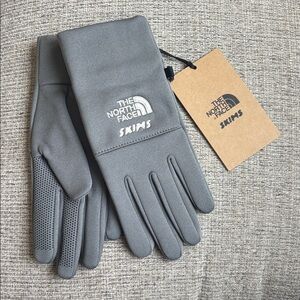 The North Face X Skims Gloves Gunmetal Grey Size Medium Limited Edition NWT